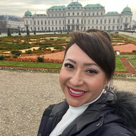 Meet your Posher, Xenia - Picture 2 of 7